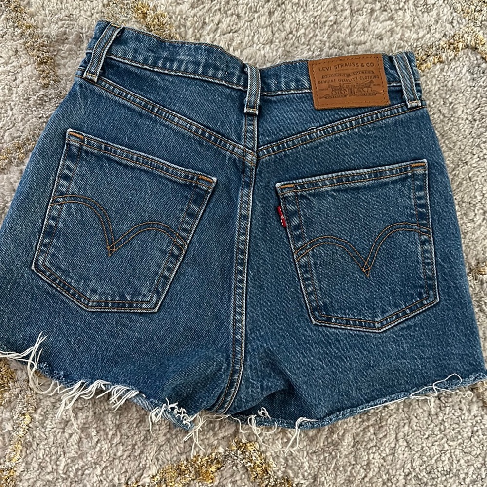 Excellent condition Levi’s 24 rib cage shorts